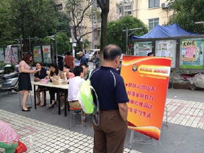 鳳凰街社區(qū)在職黨員開展教育咨詢志愿服務活動，助力家庭教育發(fā)展